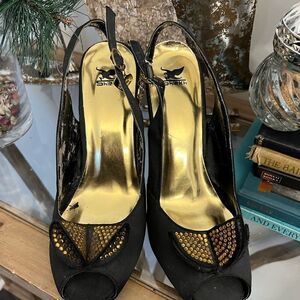 Vintage women's Sheik peep toe stilettos. Gorgeous gold heels size 9